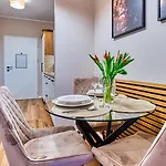 Ostoja Vip Z Sauna, Strefa Relaksu I Pokojem Zabaw By Royal Aparts * 斯克拉斯卡波伦巴