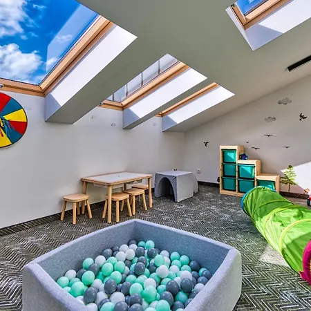Ostoja Vip Ze Strefą Relaksu I Pokojem Zabaw By Royal Aparts Apartament